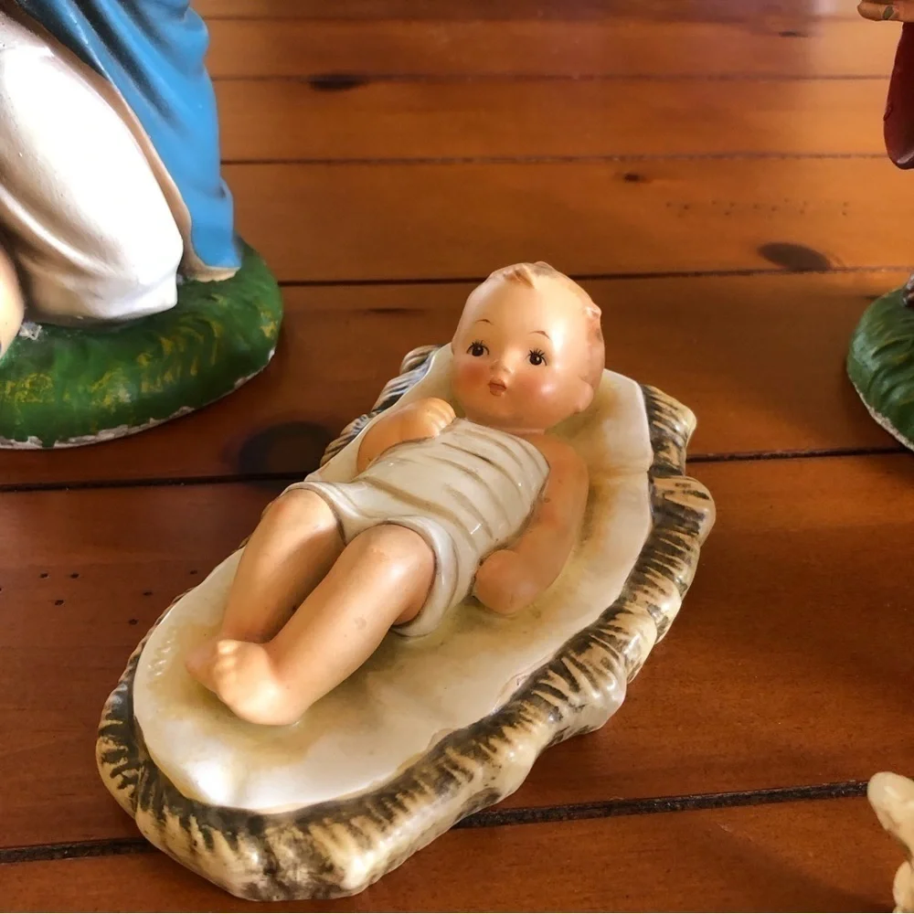 Vintage made in Italy paper mache 11 pc nativity Hummel baby set